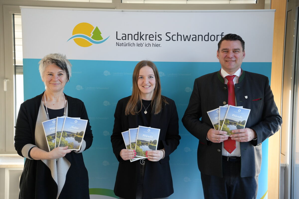 Neue zweisprachige Naturbroschüre für den Landkreis Schwandorf