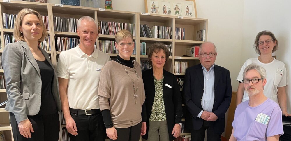 Rotaryclub finanziert E-Piano für Palliativklinik in Weiden