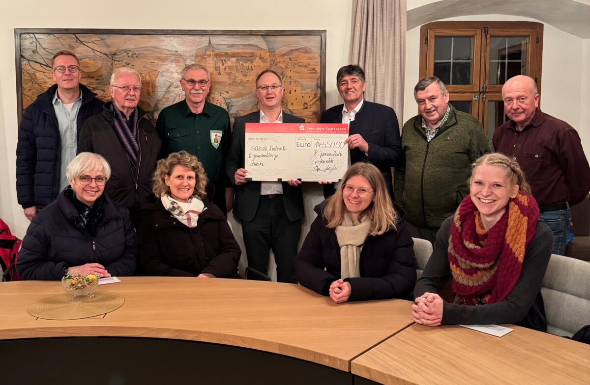 Vereinigte Sparkassen spenden über 14.000 Euro in Grafenwöhr