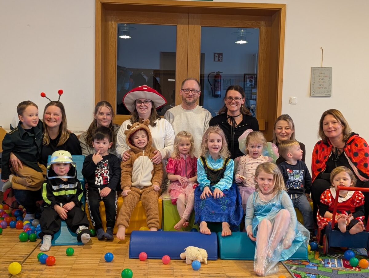 Elternkaffee feiert bunten Fasching in Grafenwöhr